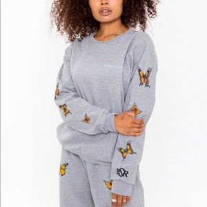 HEAD IN THE CLOUDS GREY CREWNECK SEATSHIRT